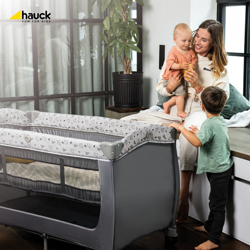 Hauck travel bed best sale