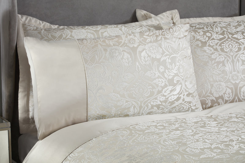 Eden - Embellished Jacquard Duvet Set in Cream